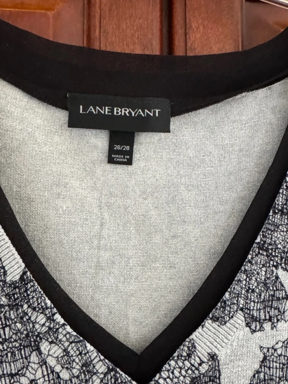 Lane Bryant Black and White Lace-Print V-Neck Pullover-tunic